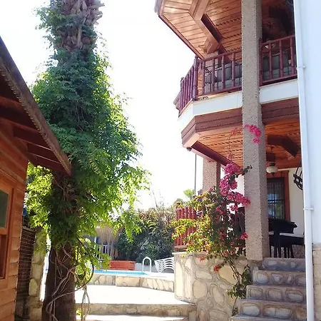 Ophelia Villa *